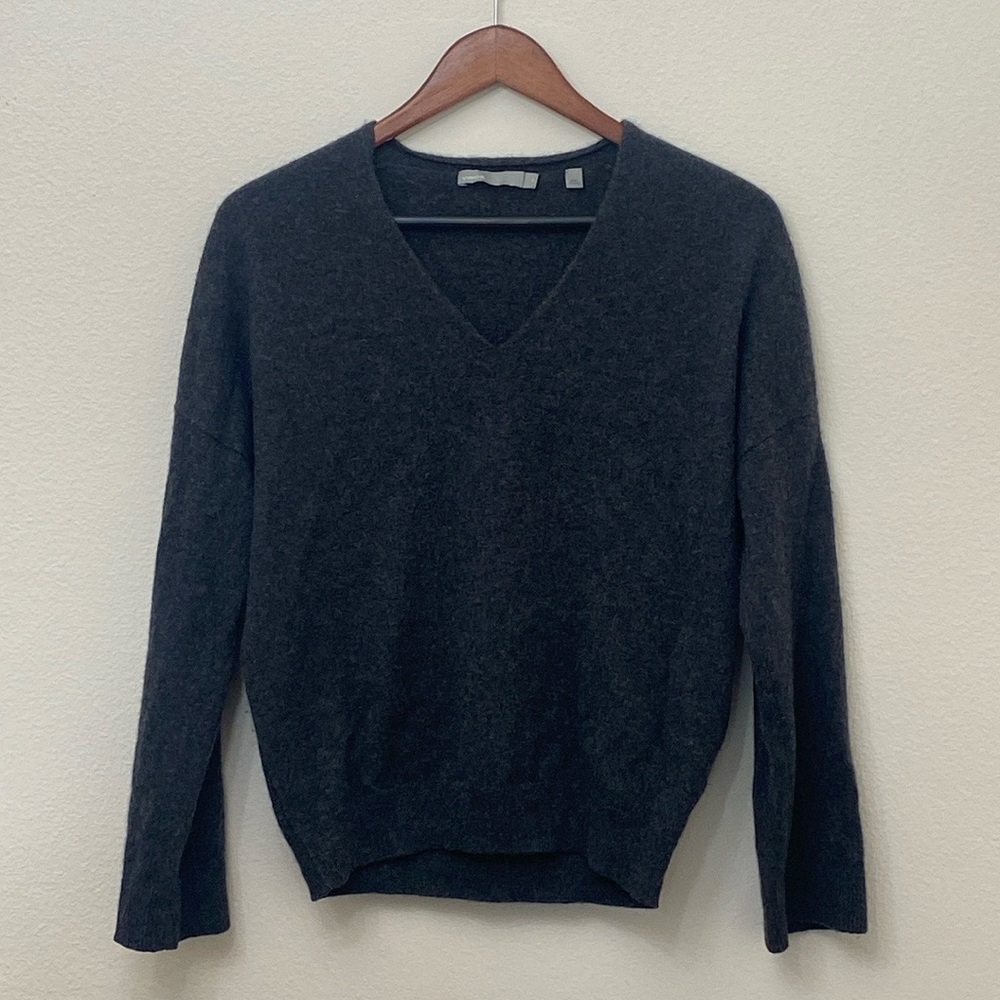 Vince Charcoal Gray 100% Cashmere V-Neck Sweater XS Quiet Lixury Minimalist